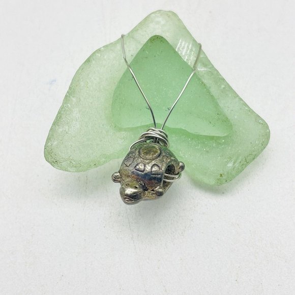 Green Stone Double Heart Pendant Silver Tone Turtle Bale Love Valentine Friend - Picture 3 of 6